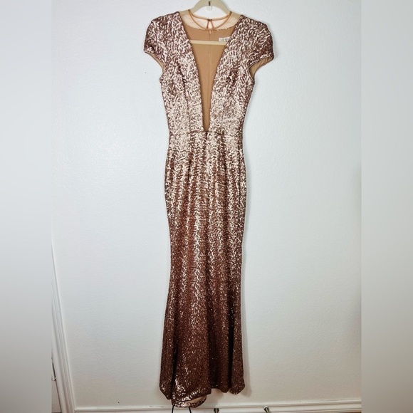 Dress the population Women's Michelle Cap Sleeve Sequin Long Gown size S - Picture 3 of 9